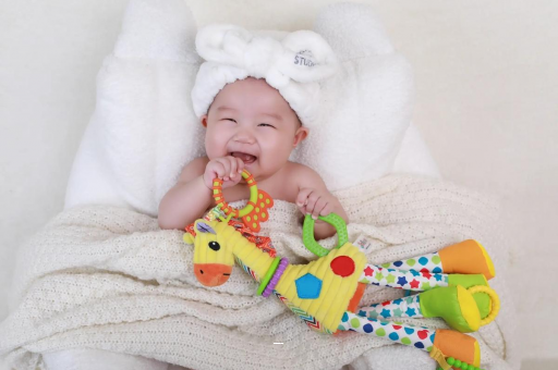 偃师宝宝舌苔白怎么回事